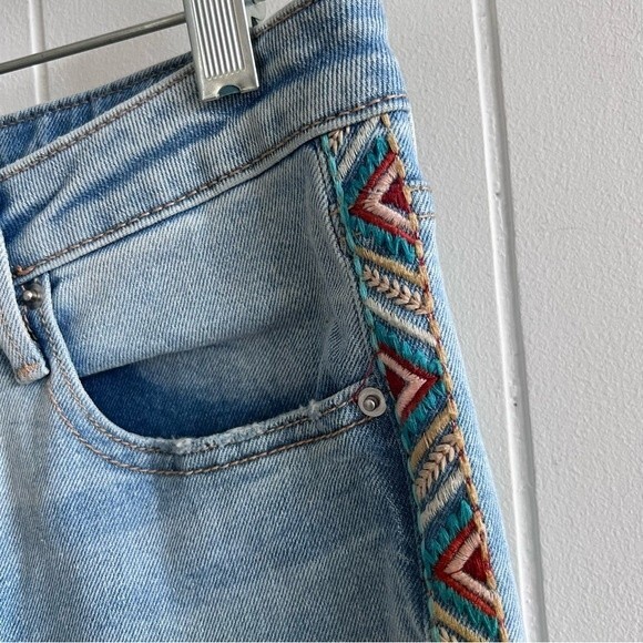 Driftwood Gizelle Girlfriend Skinny Embroidered distressed jeans - Picture 7 of 15